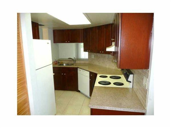 2827 N Course Dr - Photo 2 of 7