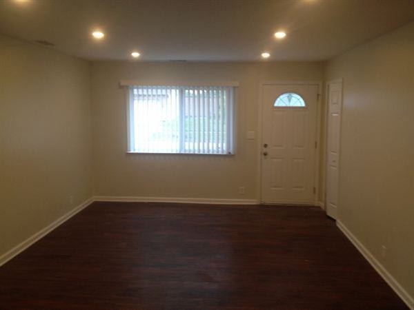 26622 Lenox Ave - Photo 3 of 5