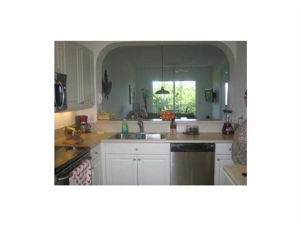 3600 Oaks Clubhouse Dr - Photo 3 of 11