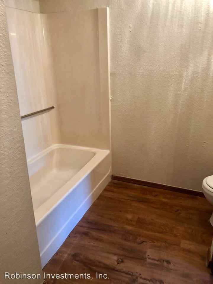 309 Sw 92nd St. - Photo 3 of 6