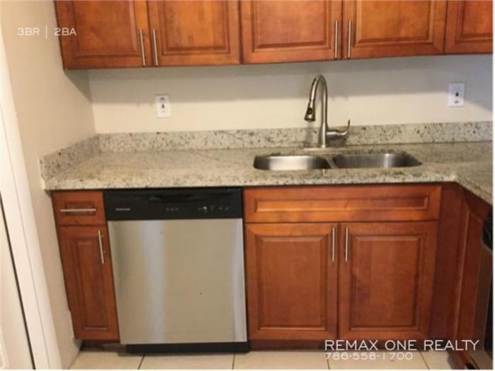 1110 Sandpiper Ln - Photo 2 of 11