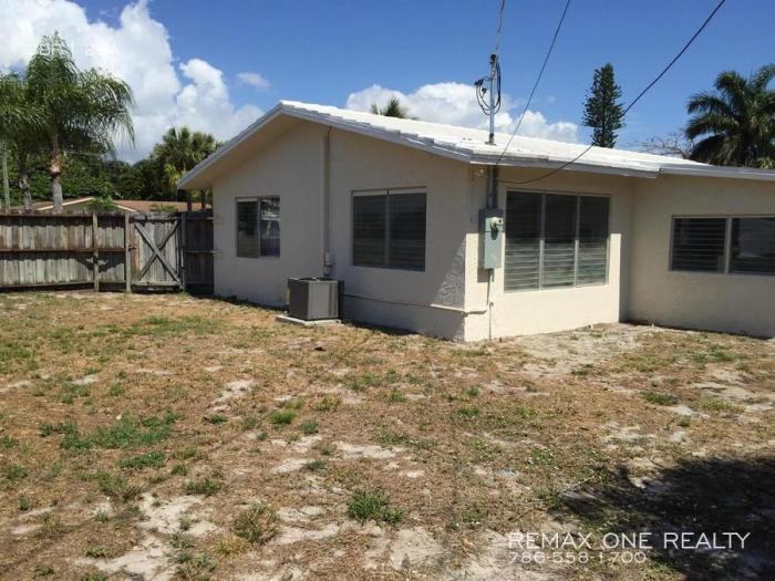 1110 Sandpiper Ln - Photo 3 of 11