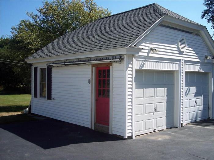 526 Middle Highway Rd. - Photo 2 of 13