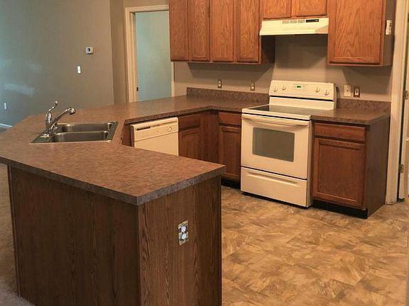 8912 Executive Club Dr - Photo 2 of 15