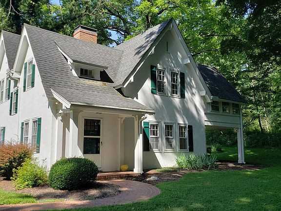 294 Red Oaks Ln - Photo 3 of 11