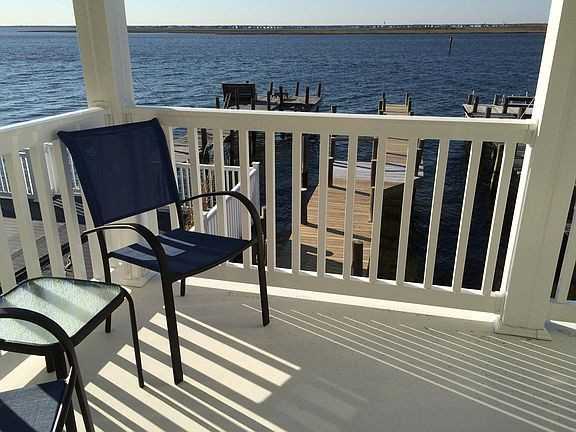1815 Bay Ter - Photo 2 of 10