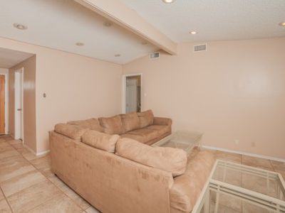 191 W Adams St - Photo 2 of 5