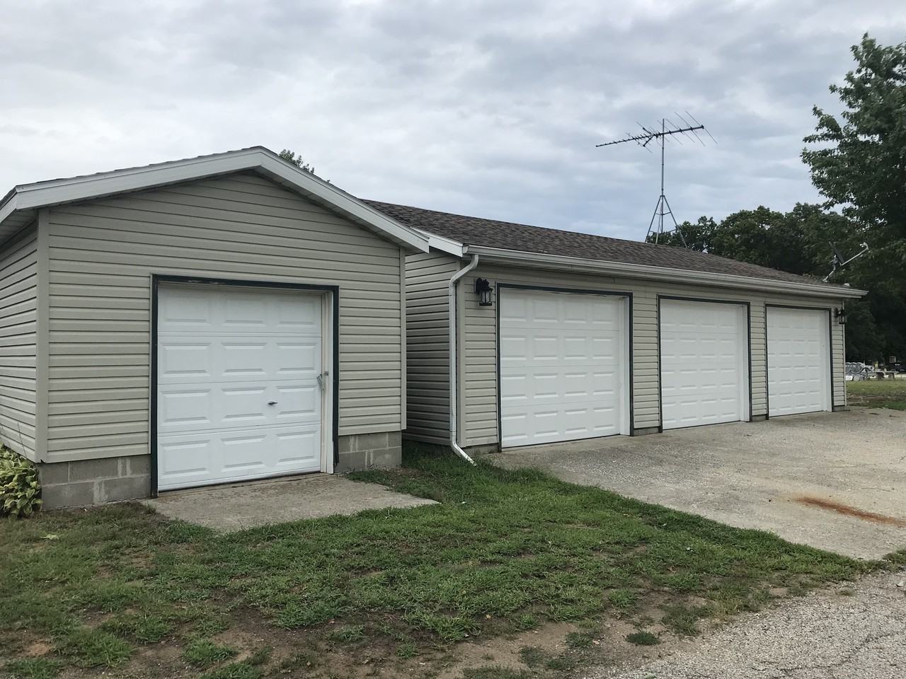 401 E High St - Photo 3 of 24