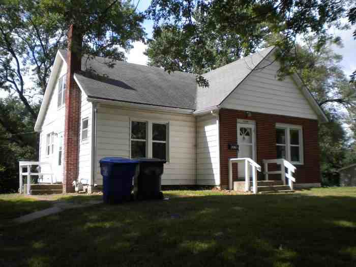 2205 West 3rd Street, Sedalia, MO 65301 3 Bedroom Apartment for Rent