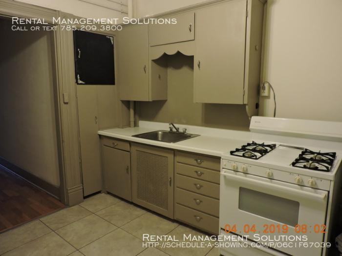 1132 Sw Western - Photo 2 of 5