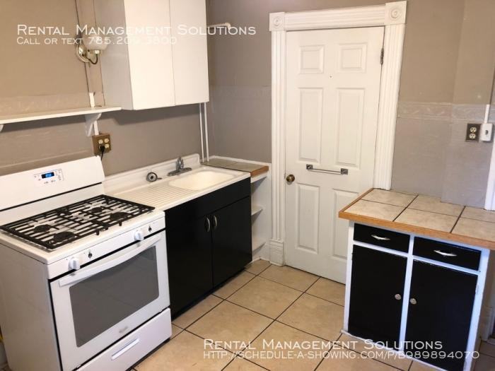806 Sw 12th - Photo 2 of 8