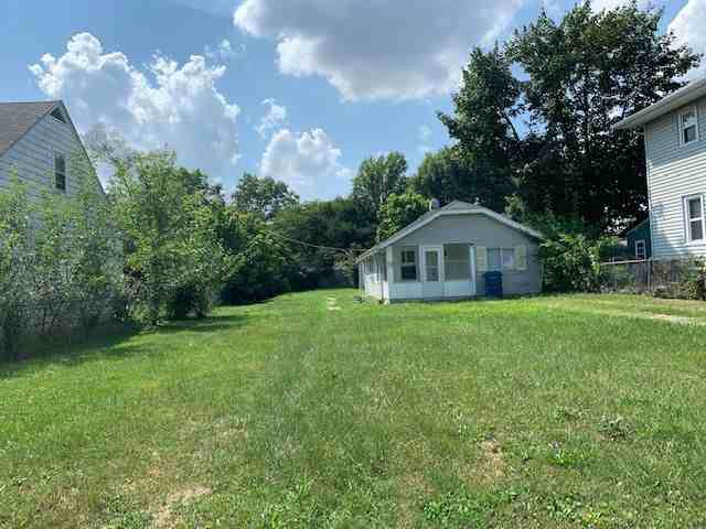50 Monroe St - Photo 2 of 8