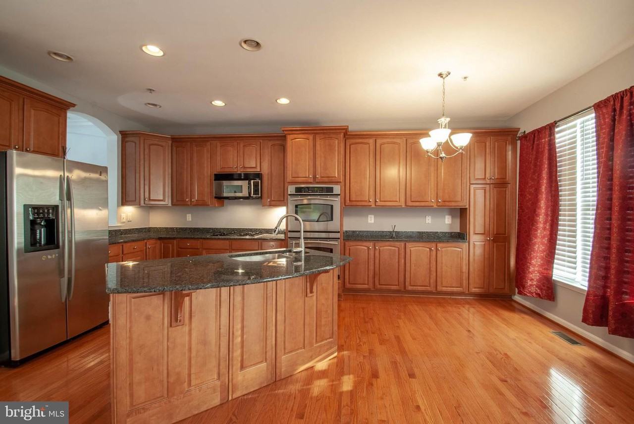 2306 Noblewood Road - Photo 3 of 37