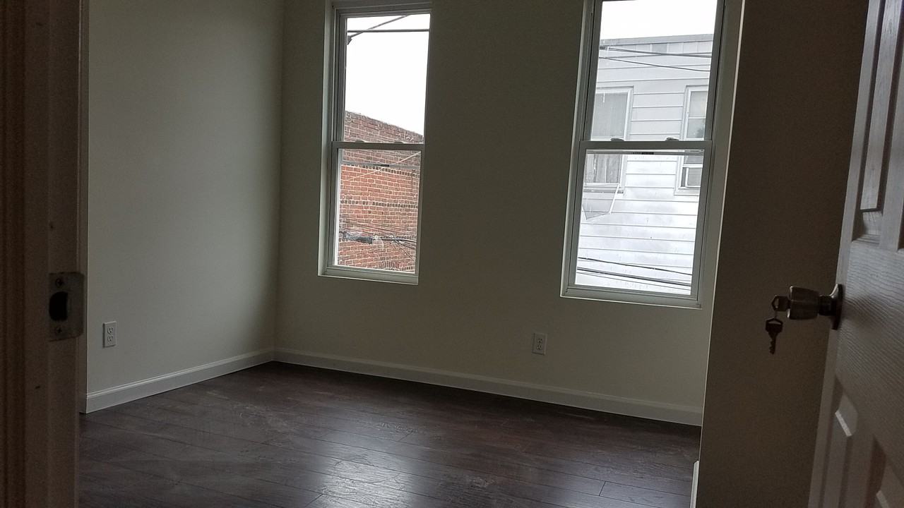 5557 Walton Avenue - Photo 6 of 11