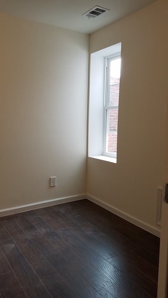 5557 Walton Avenue - Photo 7 of 11