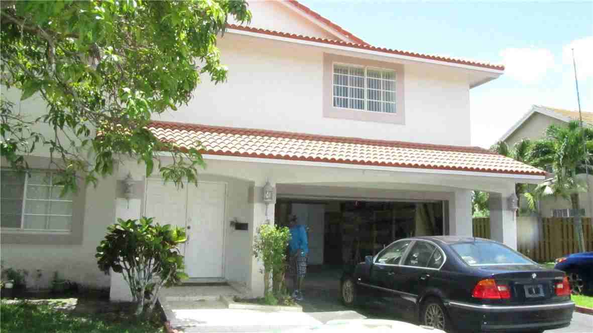 12134 Northwest 35th Street - Photo 2 of 11