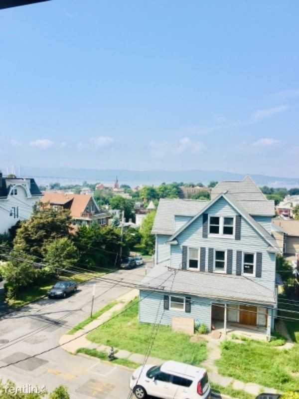 40 Hudson Terrace - Photo 2 of 9