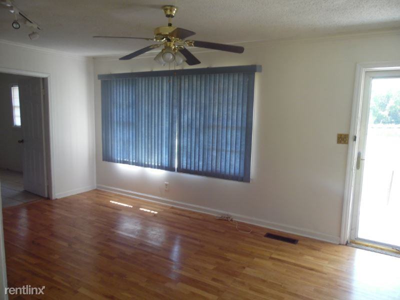 10 Sunset Strip - Photo 2 of 9