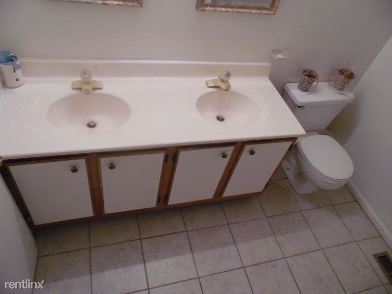 10 Sunset Strip - Photo 3 of 9