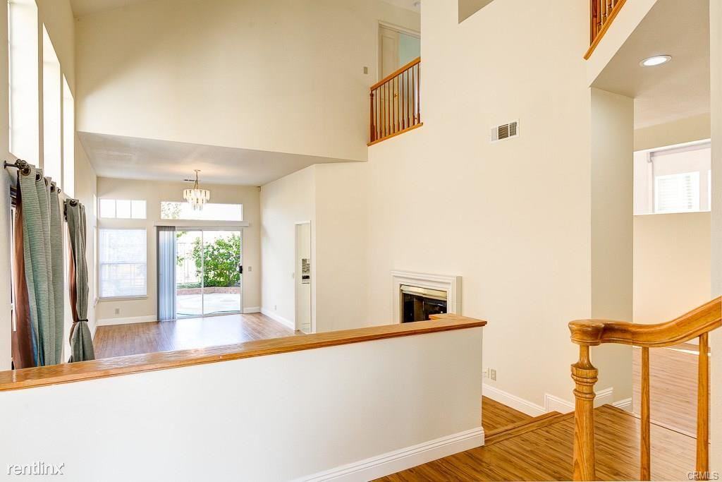 25035 Eaton Ln - Photo 3 of 10