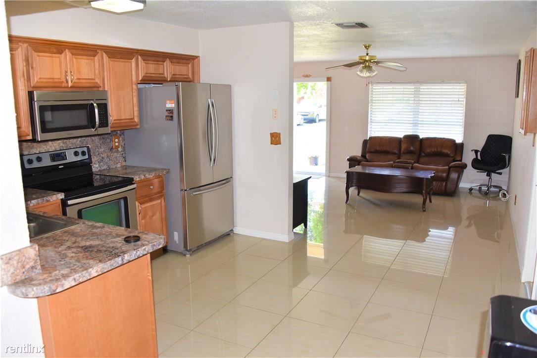 9201 Nw 83rd St - Photo 3 of 17