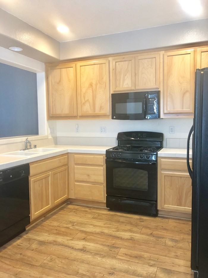 825 Bronze Lane - Photo 2 of 4