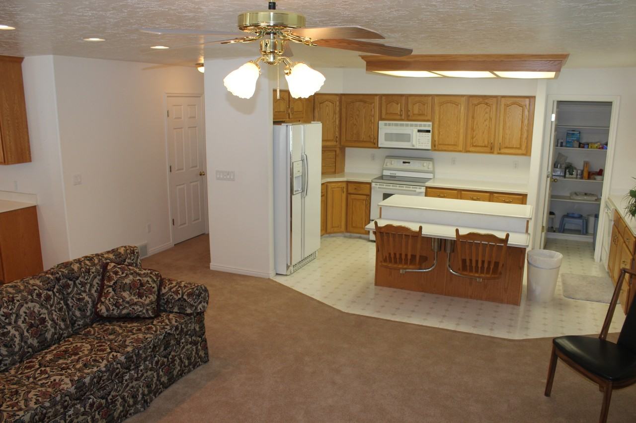 526 N 40 W St #29 - Photo 2 of 12