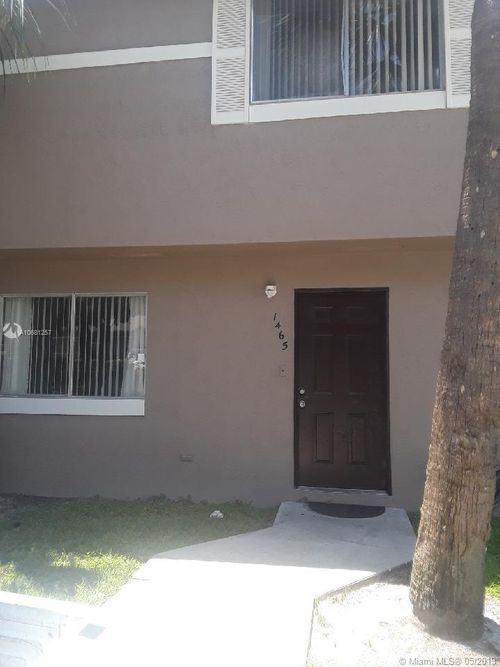 1467 Sussex Drive - Photo 2 of 5