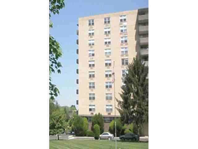 Evergreen Apartments - Photo 2 of 5