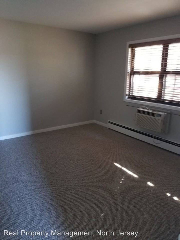 4 Colonial Dr. #B - Photo 2 of 13