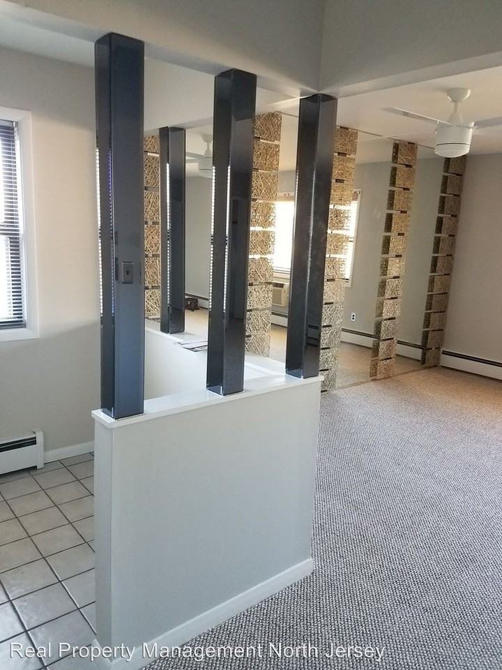 4 Colonial Dr. #B - Photo 3 of 13