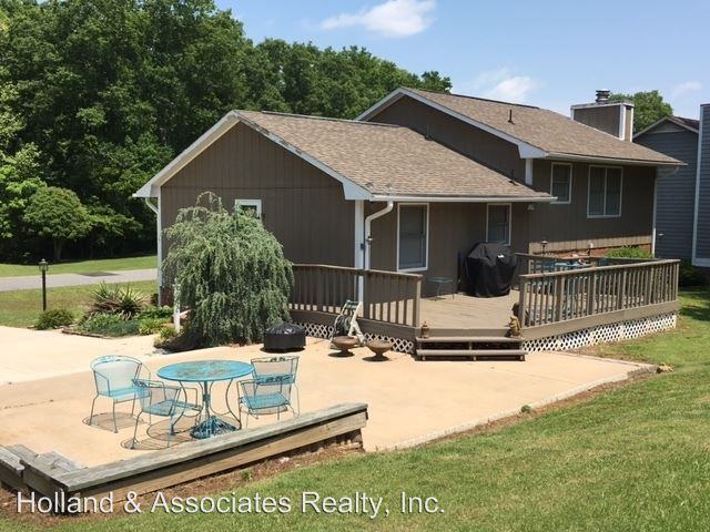 412 Wedgewood Court - Photo 2 of 14
