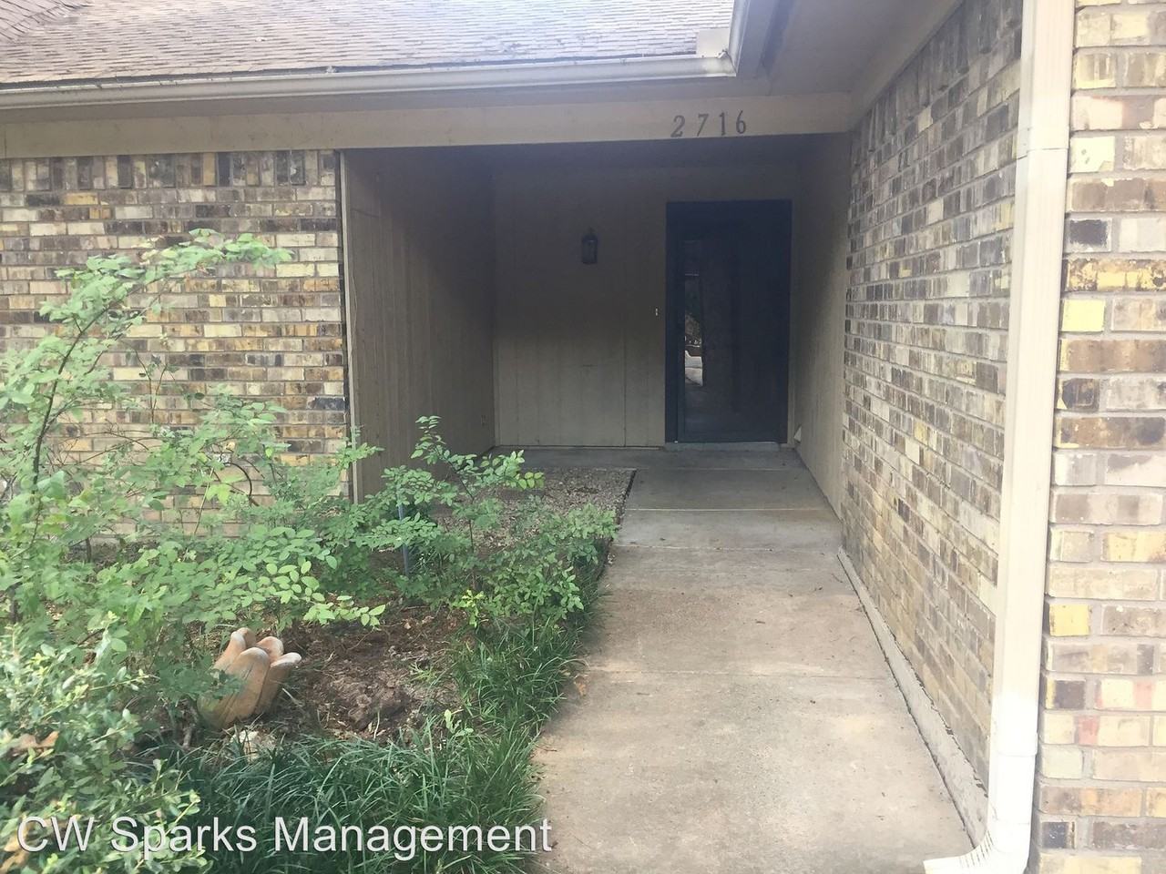 2716 Sibley Dr - Photo 3 of 19