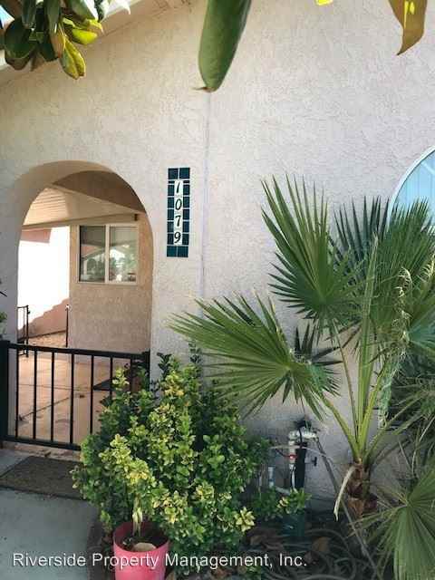 1079 Sombra Way - Photo 3 of 15