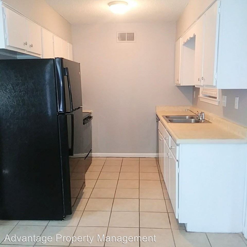 3122 Spring Hill Dr. - Photo 3 of 10