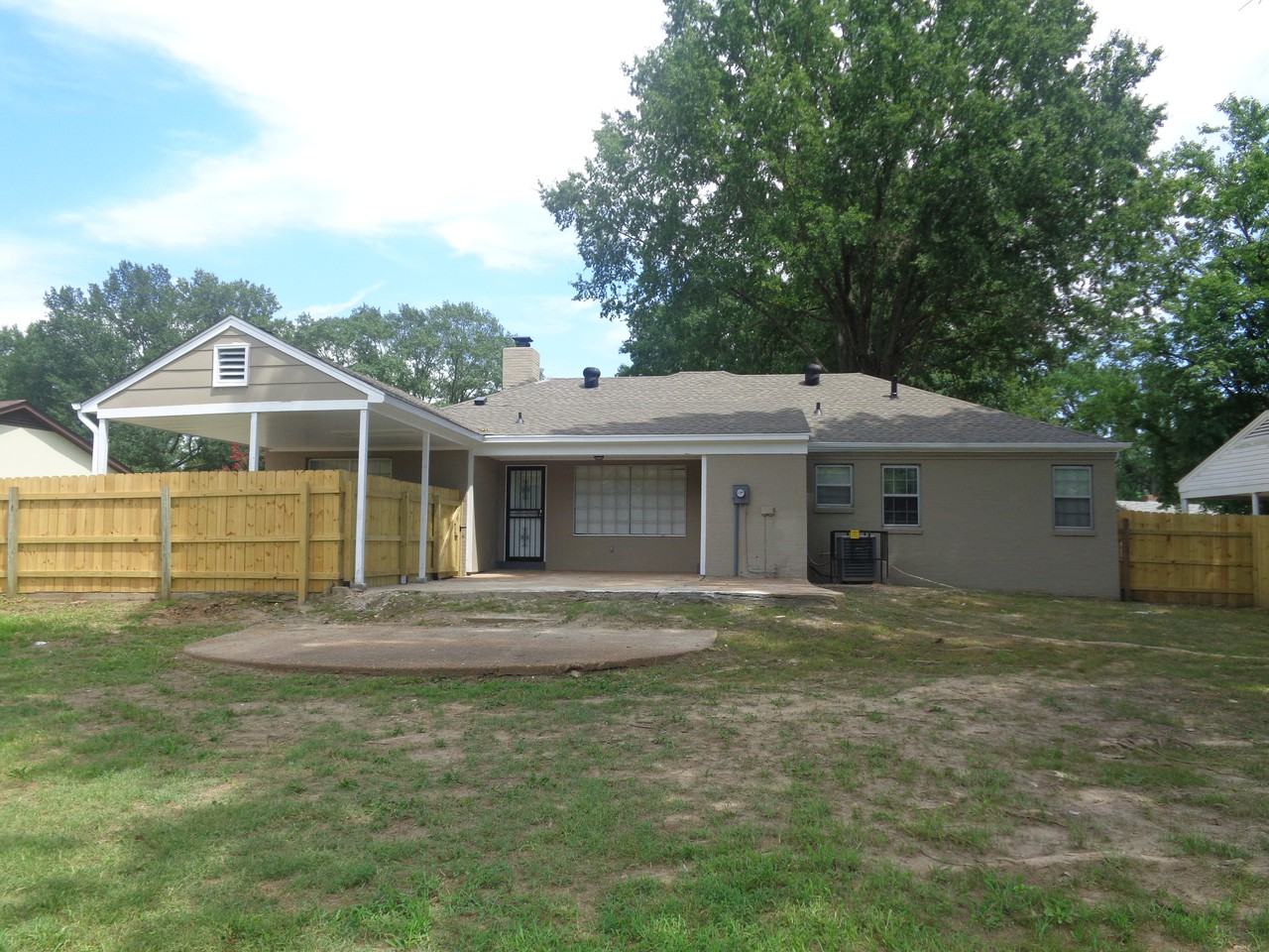 2447 Lynnfield St - Photo 2 of 17