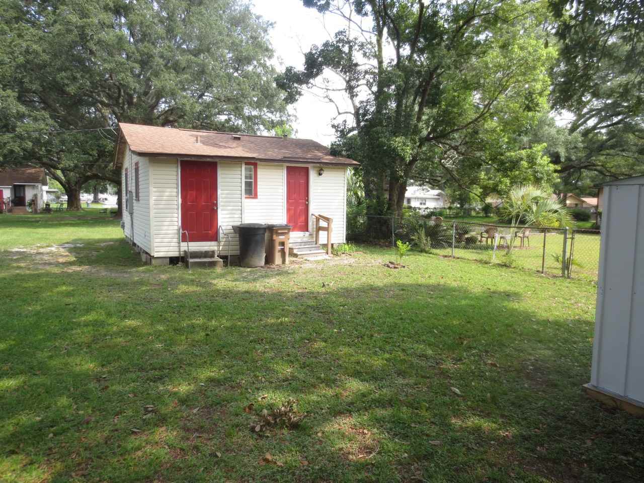 547B Royce St - Photo 2 of 11