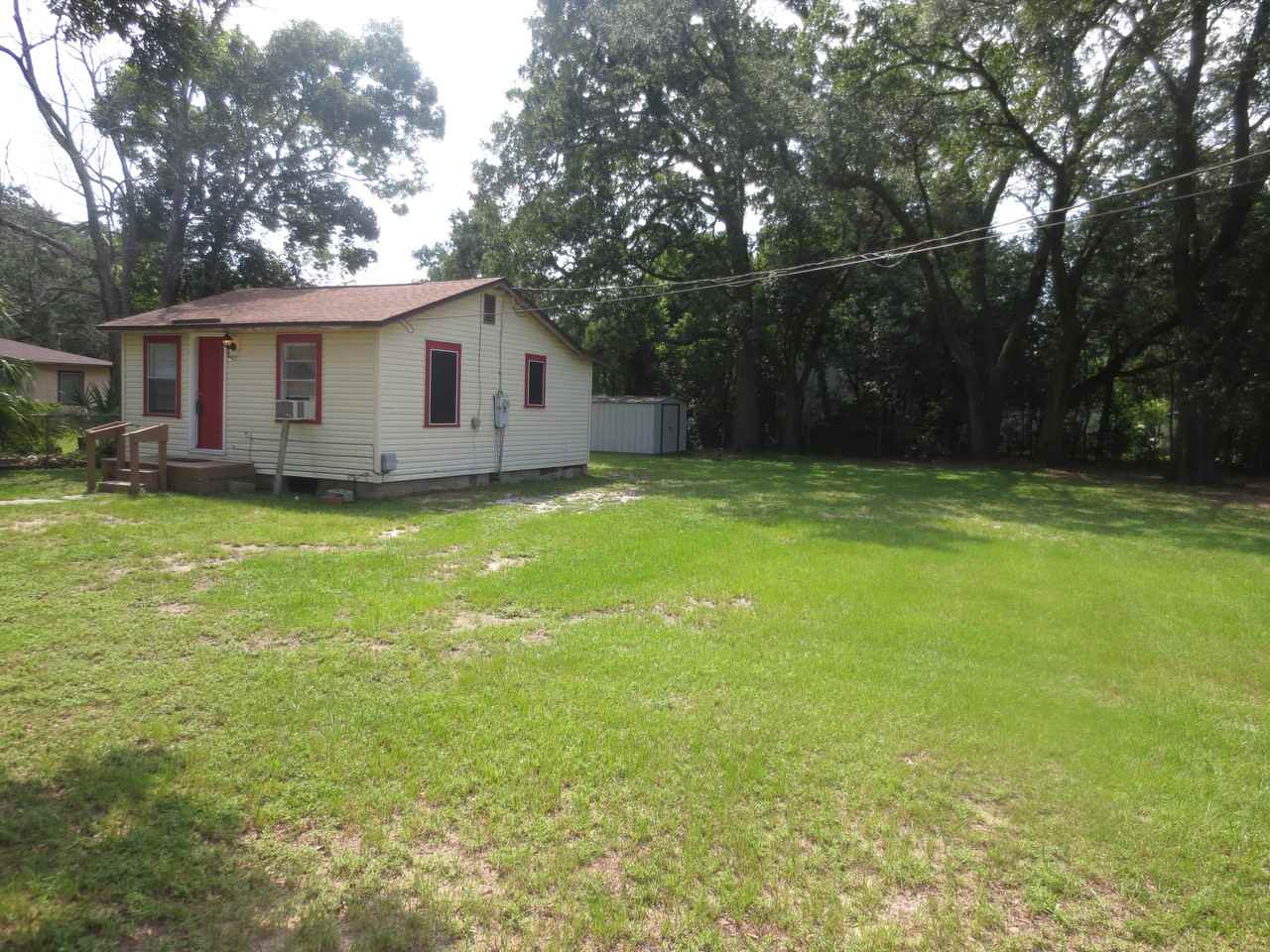 547B Royce St - Photo 3 of 11