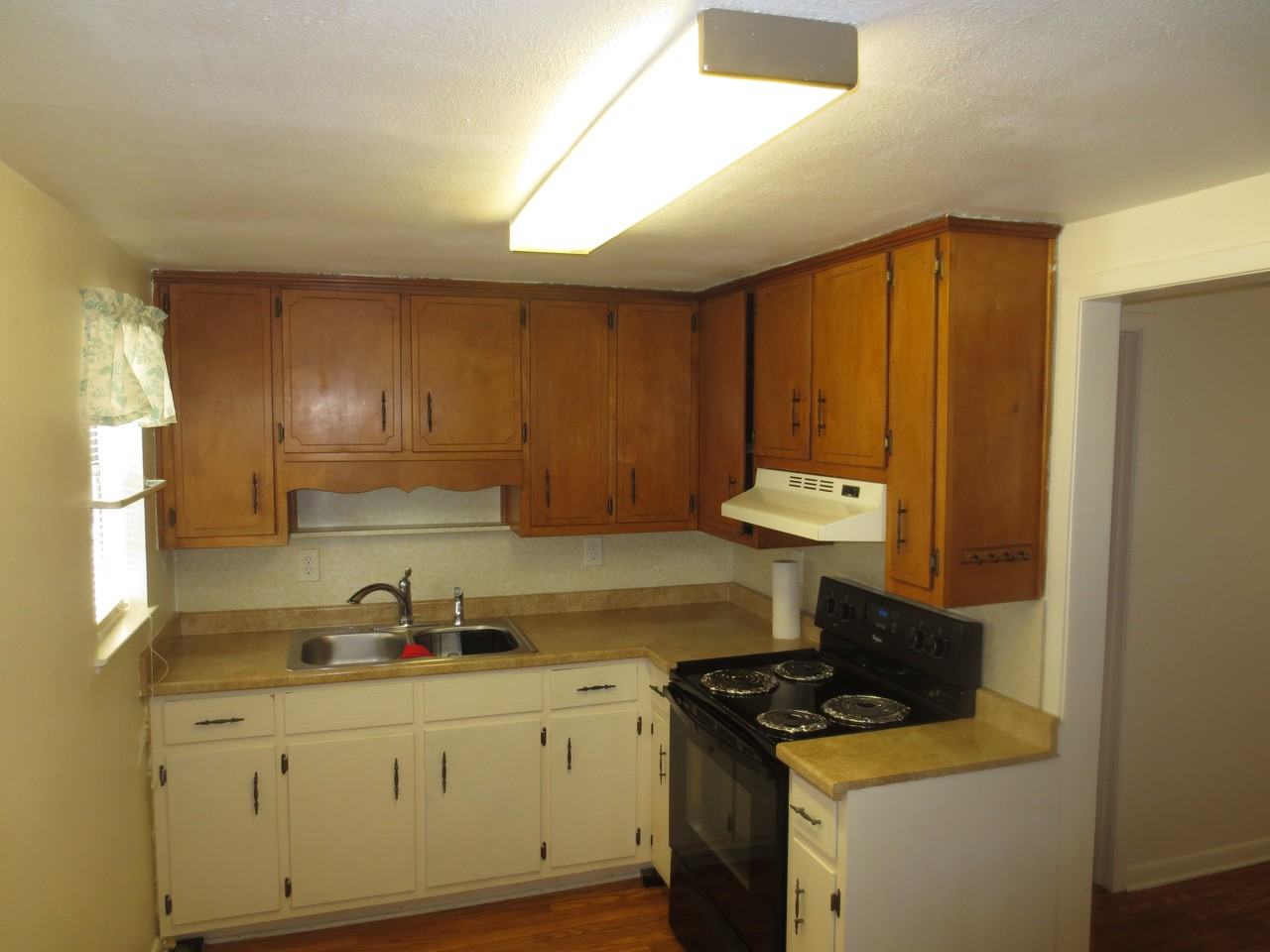 547B Royce St - Photo 4 of 11
