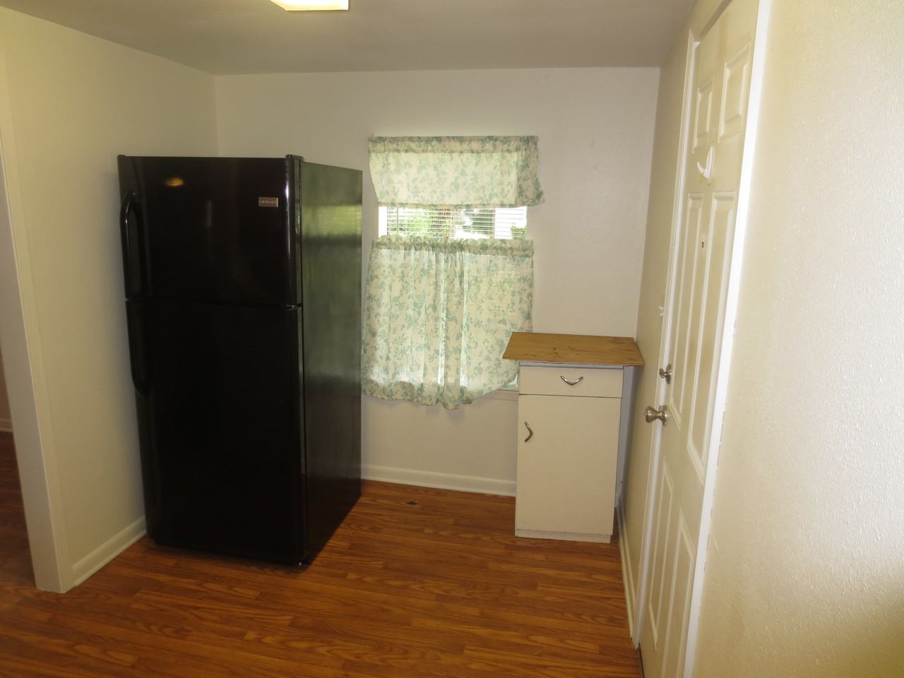 547B Royce St - Photo 5 of 11