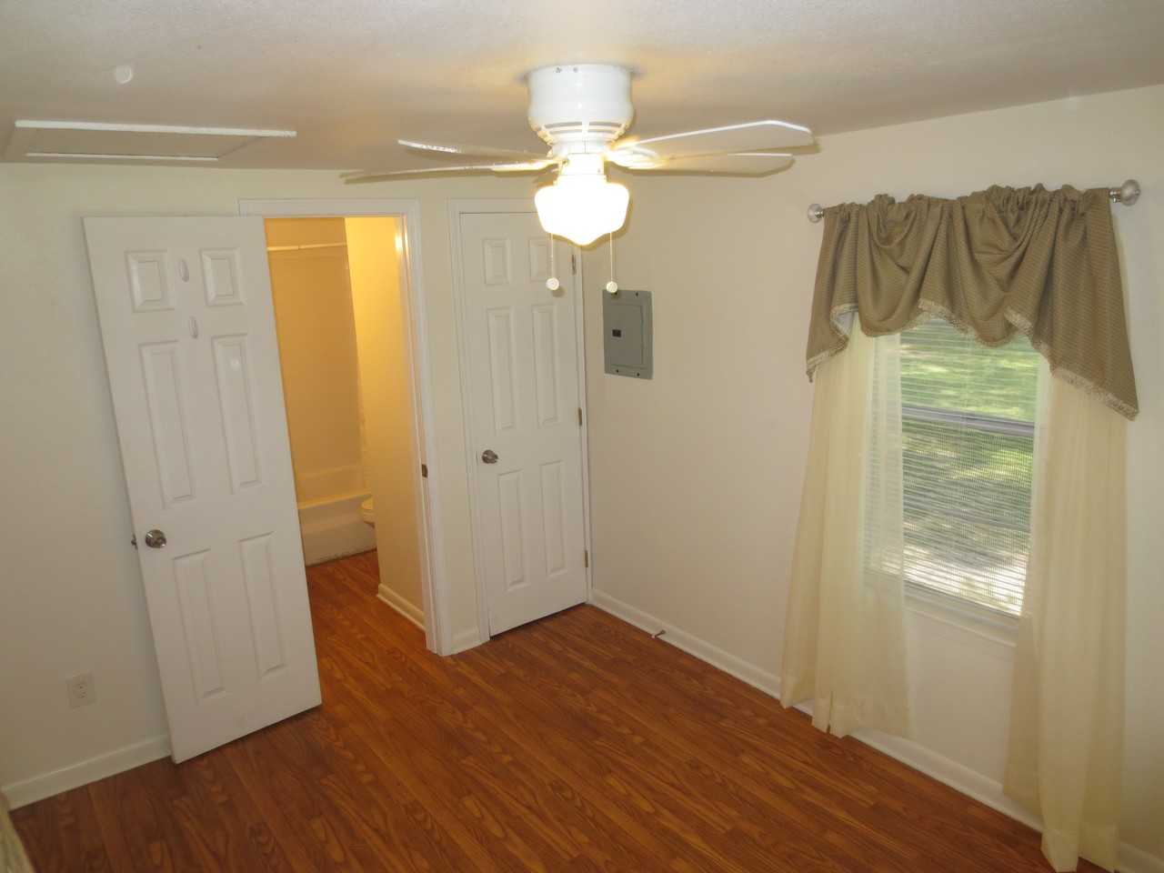 547B Royce St - Photo 6 of 11