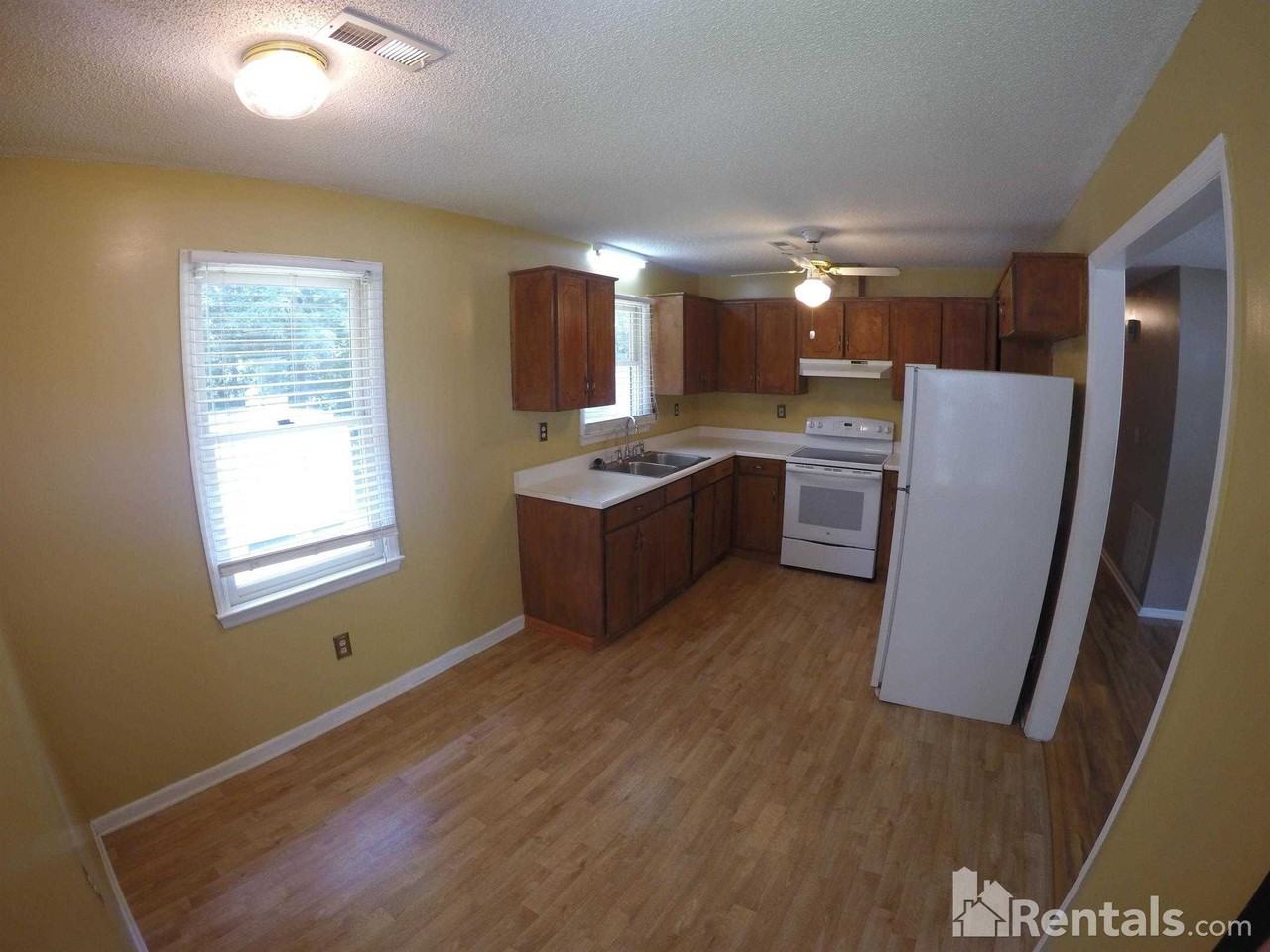 4 Pine Burr Court - Photo 3 of 7