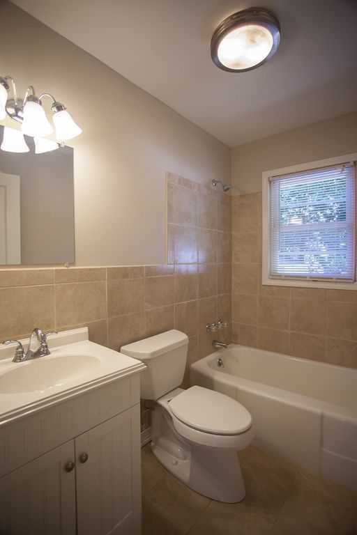 1829 Olenda Ave - Photo 3 of 11