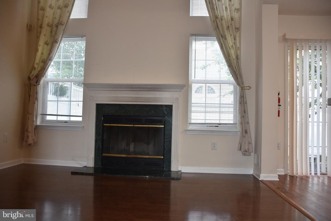 204 Sandpiper Court - Photo 3 of 19