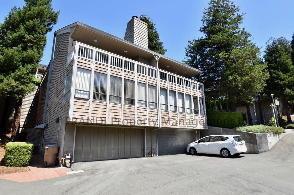 121 Professional Center Pkwy - Photo 2 of 17