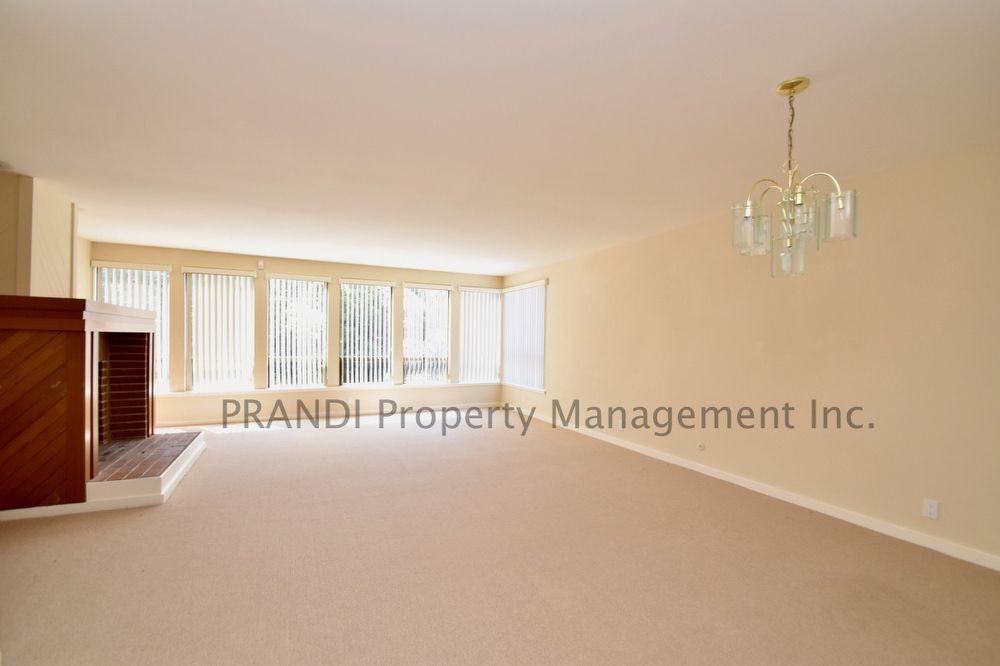 121 Professional Center Pkwy - Photo 3 of 17