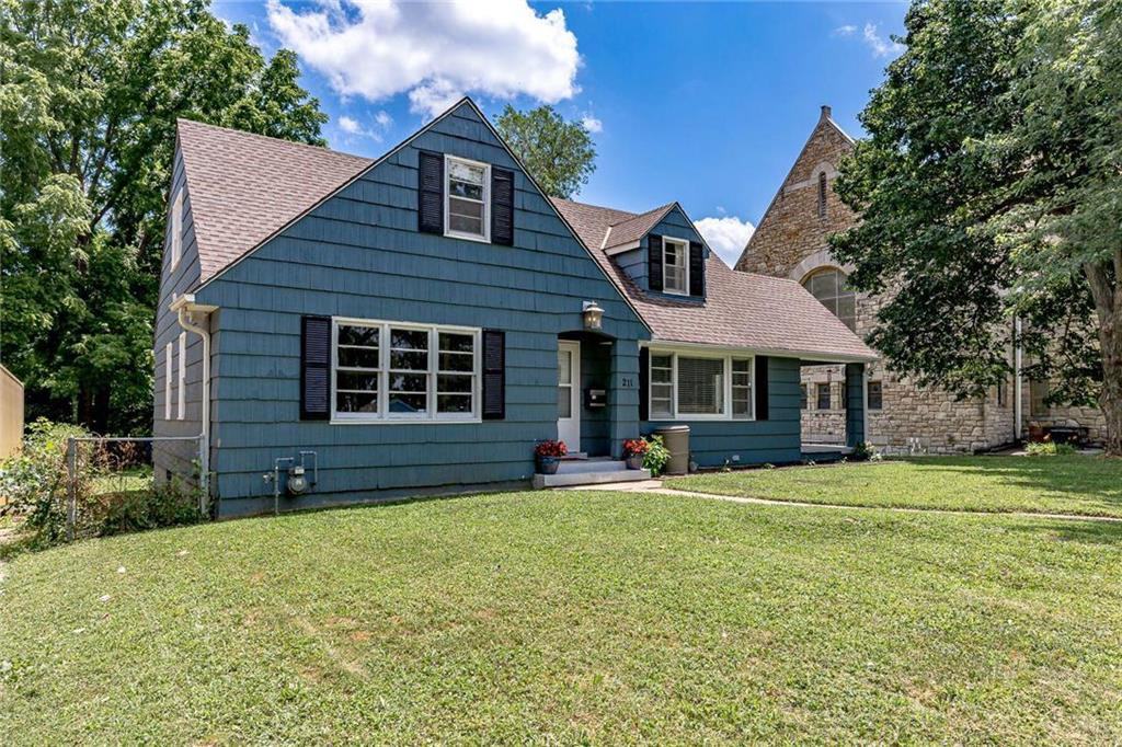 211 Benton Boulevard - Photo 3 of 26