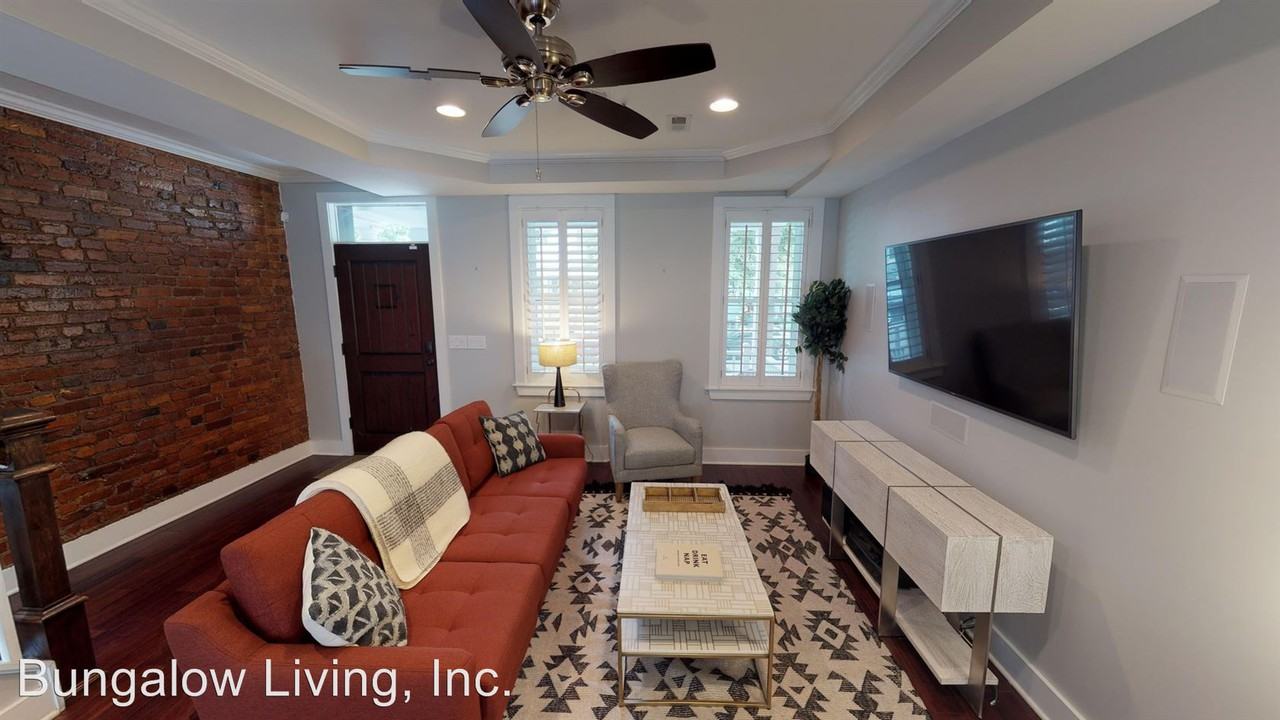 1119 Staples St NE - Photo 2 of 9