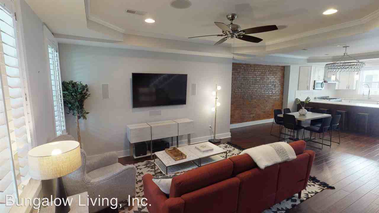 1119 Staples St NE - Photo 3 of 9