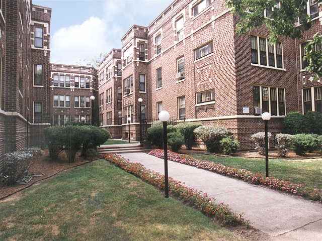 Oak Park Vintage Properties - Photo 3 of 7